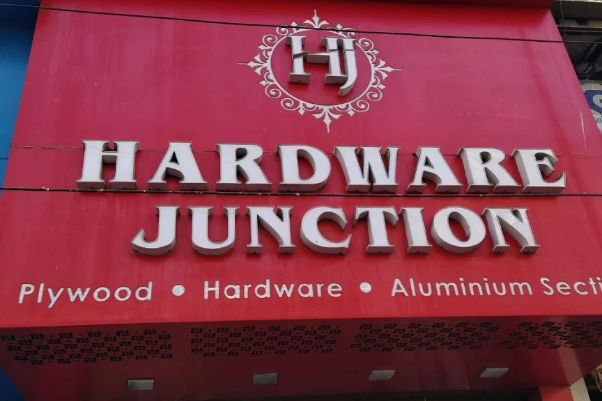 LED Acrylic Aluminium Channel Letter Mounted on Shop