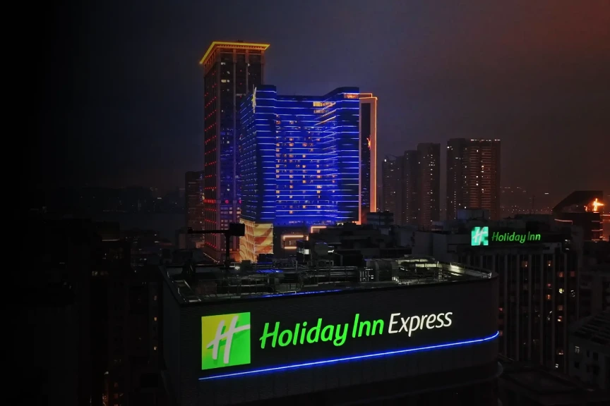 Sky Sign Board(e.g., Sky Sign Mounted on Holiday Inn Hotel)
