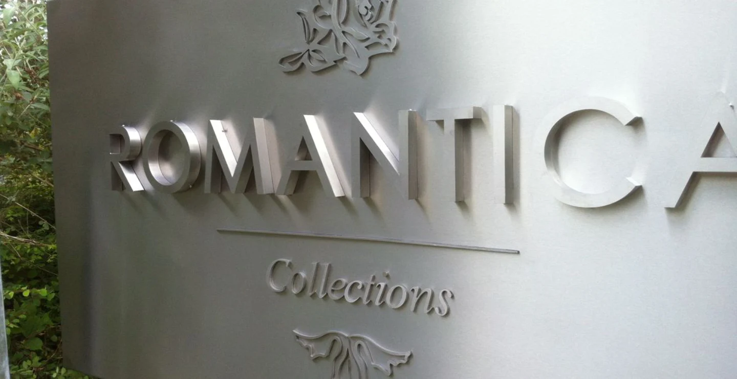 Metal Office Name Board Design (Brass, Steel, Aluminium): Branding Guide